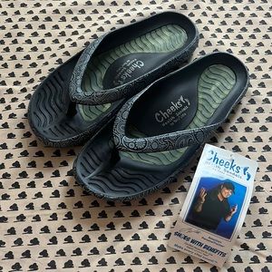 NWT Cheeks health sandals by tony little size 8